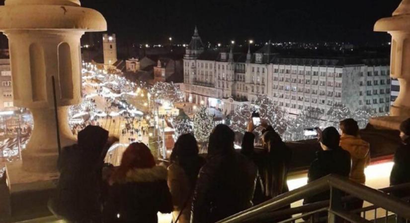 Ennyibe kerül, ha a Nagytemplomból akarod megcsodálni a debreceni adventi fényeket