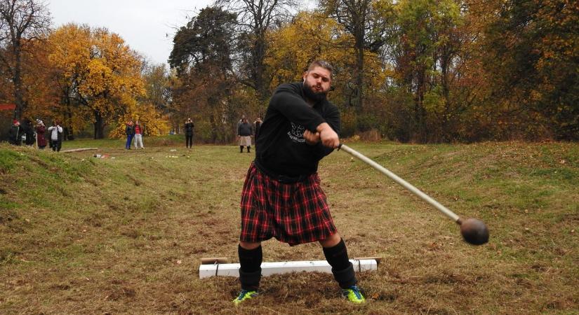 Ősi erőpróbák a Felföldi Játékokon – Tatár Gergő mesélt az erősember-versenyről  Videó