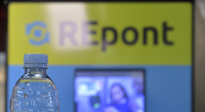 Nagy a mosolygás a palackvisszaváltó automatáknál