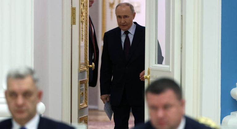 Öldöklő harc indult zárt ajtók mögött a Kremlben, Vlagyimir Putyin szembefordult az oligarcháival