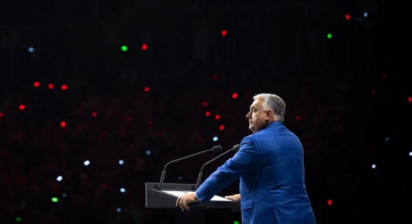 Orbán bejelentette, megduplázzák a nevelőszülői alapdíjat