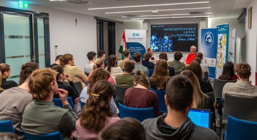 „Prés alatt vagyunk, keresztények, prés alatt van kontinensünk, Európa” – fiatalok beszélgettek a kontinens jövőjéről
