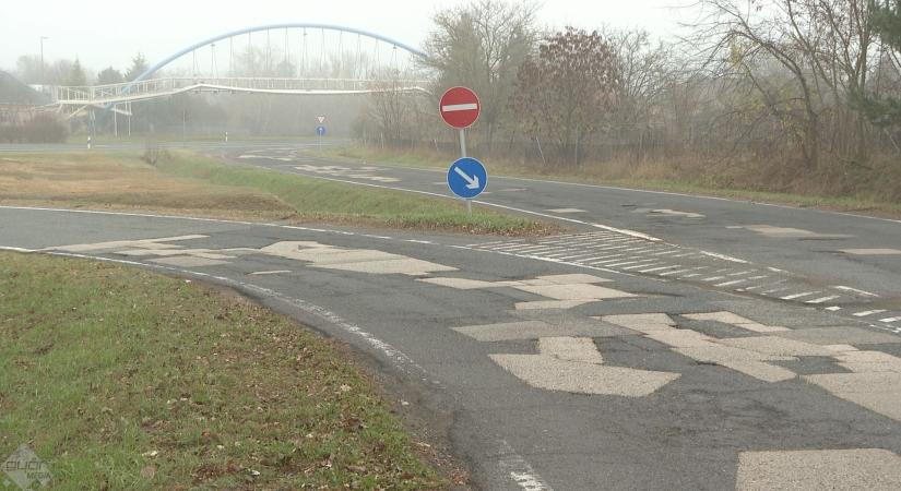 Harmincegy éves kopóréteget cserélnek ki Szentivánon