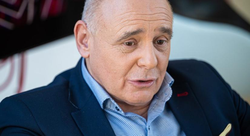 Rónai Egon a papírlapról, amire Orbán firkált az interjú alatt: Kaptam rá egy több százezer forintos ajánlatot