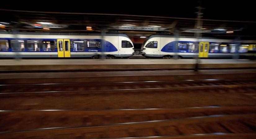 Gigantikus kocsimosót nyitott a MÁV, percek alatt végeznek egy monstrummal – rá sem fogunk ismerni az IC-kre