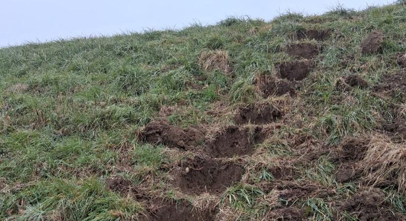 Megbontották az Ikervári műcsatorna töltését