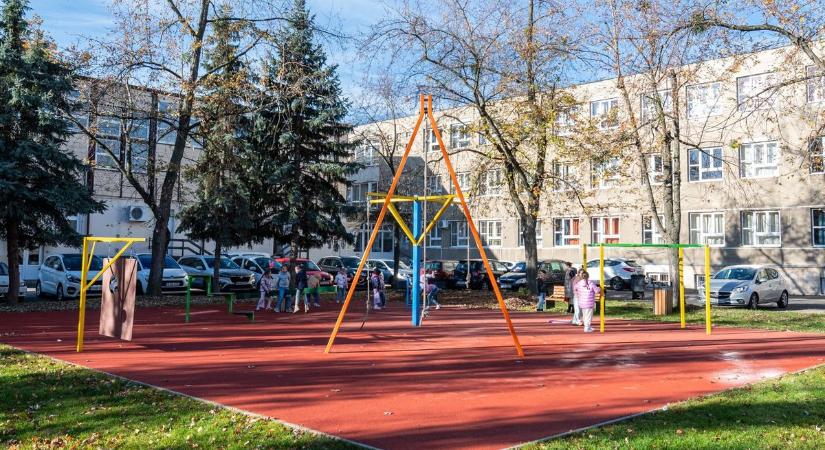 Megújult a Széchenyi István Egyetem Győri Tánc- és Képzőművészeti Iskolájának udvara