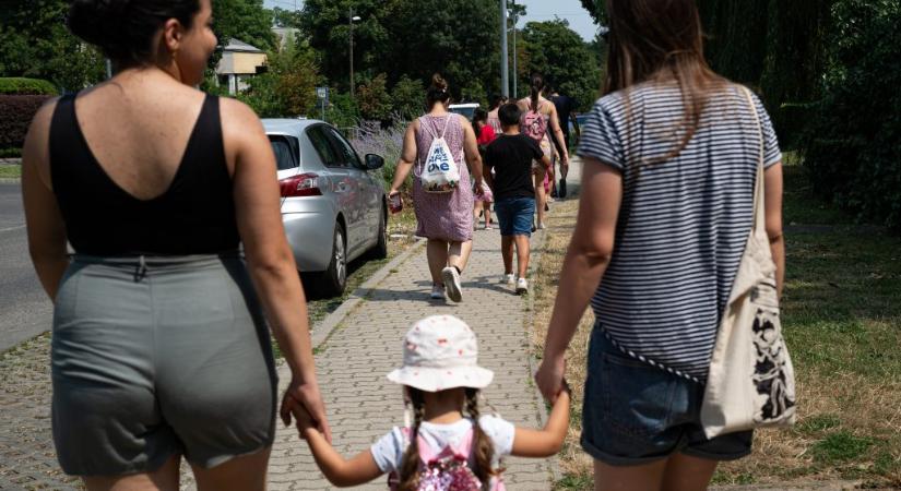 Megduplázza a kormány a nevelőszülők alapdíját