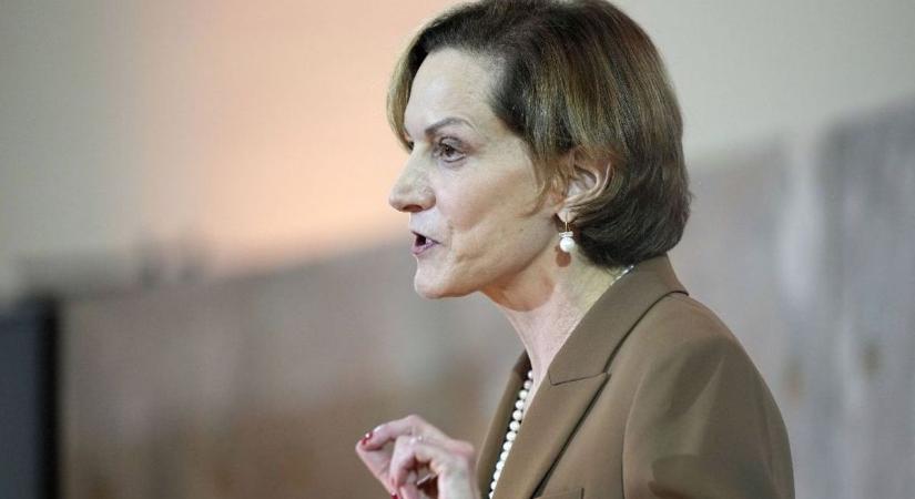 Magyarország ellen áskálódott az amerikai sztártörténész: most aztán csúnyán beégett Anne Applebaum