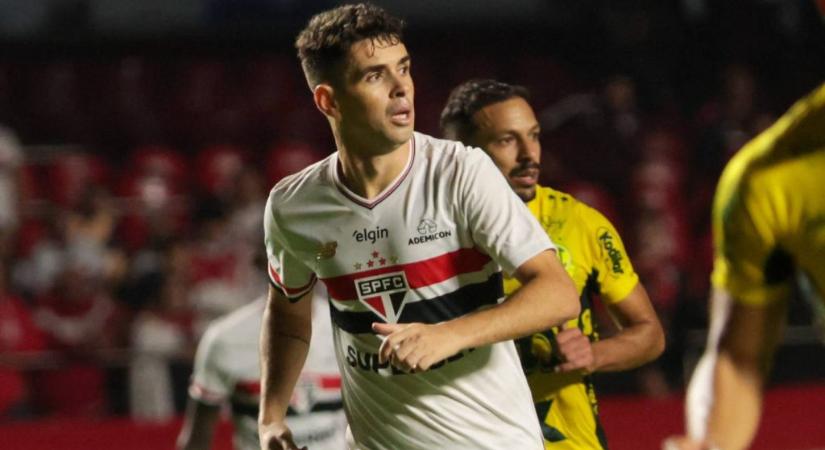 Két percre elájult a szobabiciklin, intenzív osztályon ápolják a korábbi brazil válogatott játékost