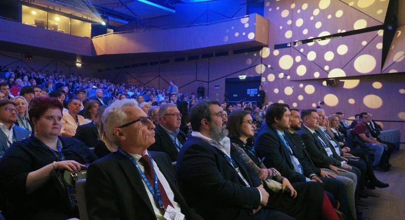 Balatonfüreden kaput nyitottak az űr felé – ilyen volt a II. Hazai Űrkongresszus ( galéria)