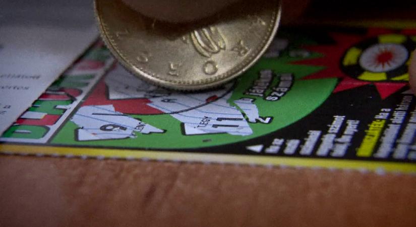 Riasztás – Eladókat megtévesztve – pénzszerzés hamis sorsjegyekkel  videó