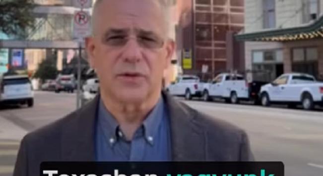 Kósa Lajos elrepült “Tekszászba” oktatni az amerikaiakat, az Elm utcában szállásolták el