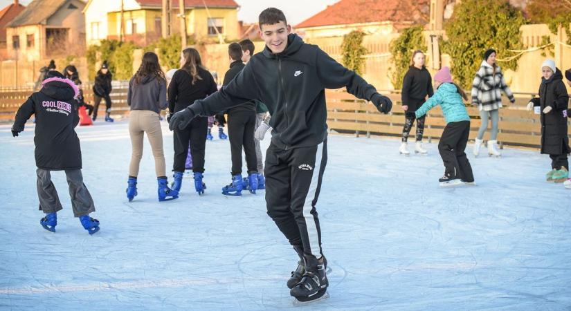 Elő a korcsolyákkal, rövidesen nyit a Jégvarázs jégpálya - Mutatjuk, mikor!