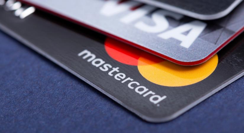 Húsz év után enged a Visa és a Mastercard – új korszak jöhet a kártyás fizetésekben