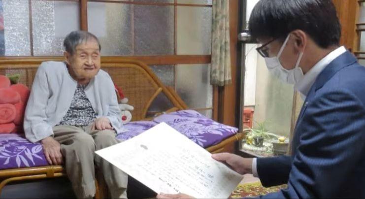 Mintegy százezer százévesnél idősebb ember él Japánban