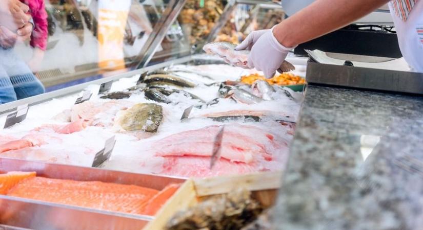 Ezen a halpiacon minden termék mellé különleges ajándékot kapnak a vevők