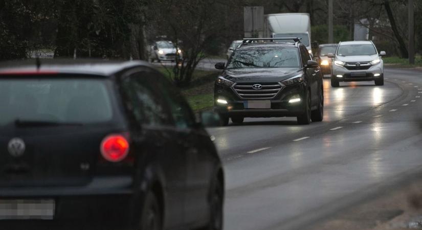 Sok-sok pénzt megspórolhatsz a bírságon: így kell használni nappali menetfényt!