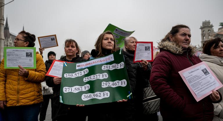 A szakadék szélén egyensúlyoz a szociális rendszer, segélykiáltást küldtek a kormánynak