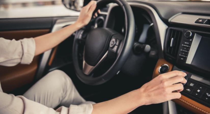 Ezzel a trükkel bárhol tudsz hátrafelé parkolni minden gond nélkül