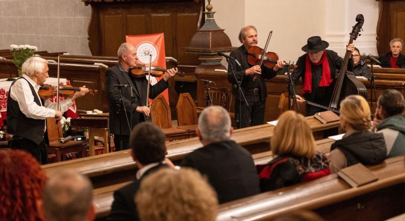 Erdélyben turnézott a Muzsikás együttes