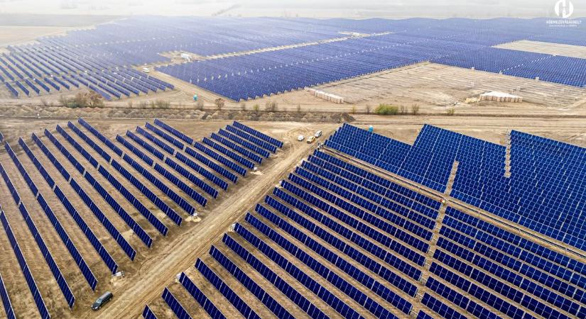 Giga napelempark épült Hódmezővásárhely mellett, egy egész várost ellát majd árammal