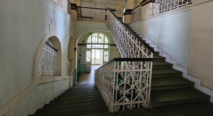 Vérfagyasztó ez az elhagyatott kórház, itt mintha megállt volna az idő ( galéria, videó)