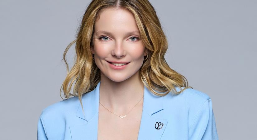 Ezt nézd! Mihalik Enikő bugyiban pörög a rúdon, méghozzá nem is akárhogyan!