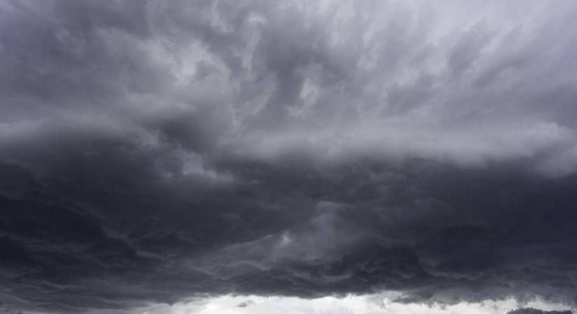 A fél országra kiadták a citromsárga riasztást: brutális idő lesz ma ezekben a vármegyékben