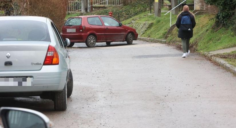 Az úttest nem parkoló! – háborog olvasónk