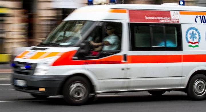 Újabb intézményben lettek tömegesen rosszul – hárman kórházba kerültek