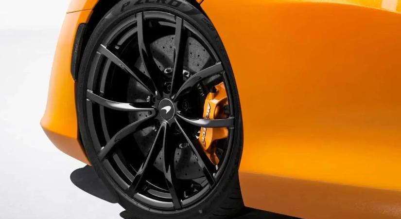 A McLaren is beadja a derekát, jön a márka első SUV-ja