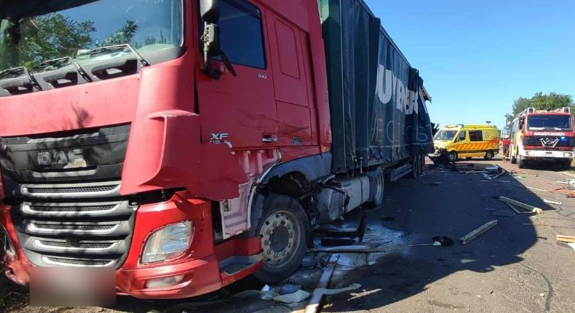 Dráma a 4-esen, frontális karambolban a helyszínen meghalt egy férfi Miklósnál