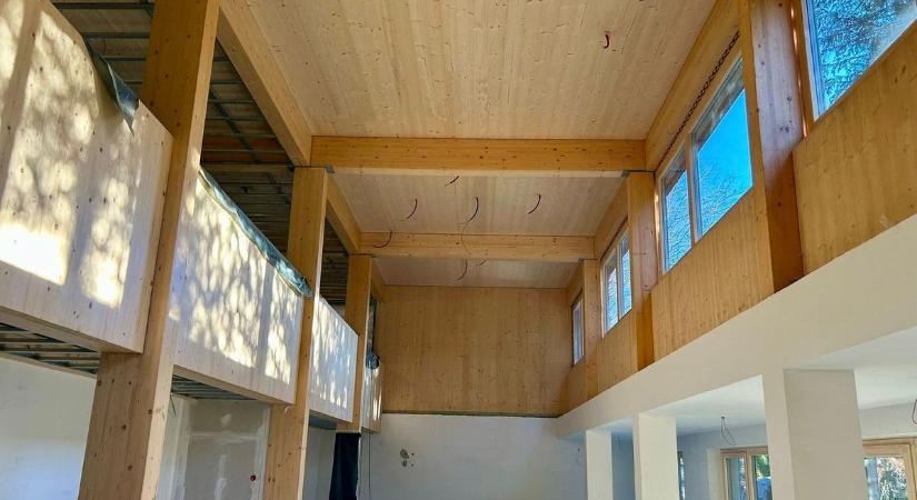 Friss fotók: így áll most a volt Avar szálló felújítása