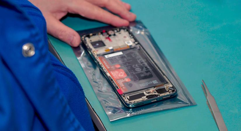 Egyre megbízhatóbbak a mobilok, kevesebb dolga van a szerviznek: előre menekül Közép-Európa egyik vezető after sales cége