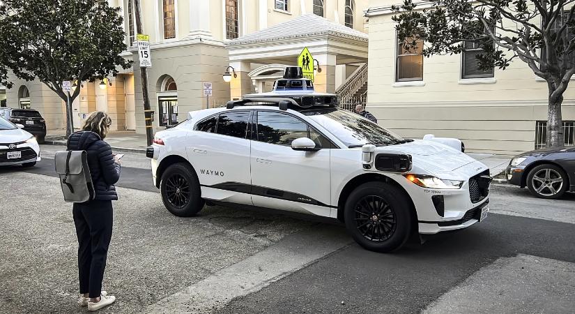 Az amerikai autópályákra már kiengedik a Waymo önvezető autóit