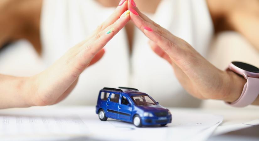 Csökkennek az átlagdíjak a kgfb-kampányban