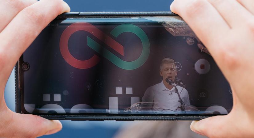 A Tisza Világ egyik felhasználója azt állítja, a rendőrök próbálták rávenni, hogy jelentse fel az applikáció rendszergazdáit