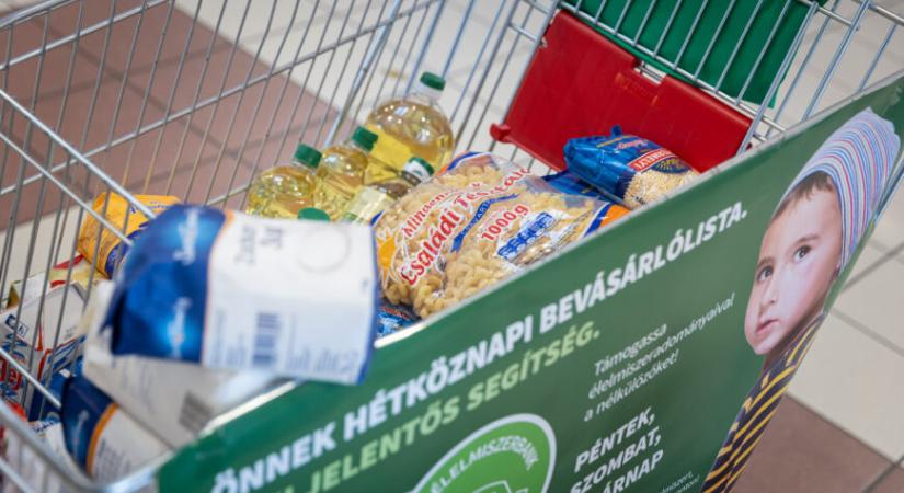Nagyatádon két áruházban is gyűjt a Magyar Élelmiszerbank Egyesület