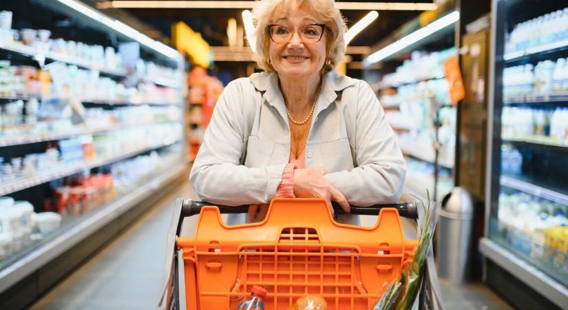 Máris elkezdték kiküldeni a nyugdíjasoknak az extra pénzt