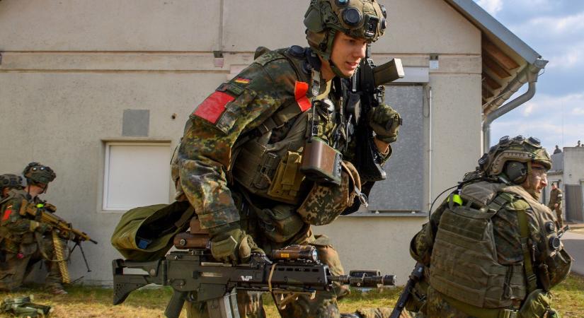 Németország: Ha kevés az önkéntes, sorsolással dönthetnek a kötelező katonai szolgálatról