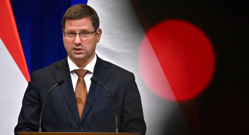 Adóemelés, adatbotrány, amerikai mentőöv – élőben a kormányinfóról