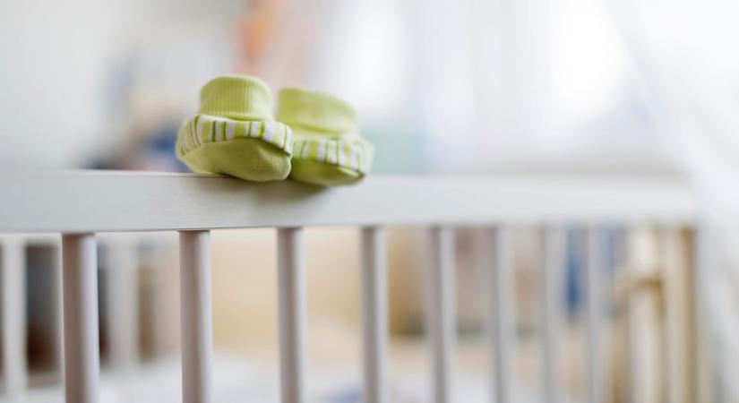 Emberöléssel vádolják a nőt, akinek koraszülött gyereke súlyos alultápláltság miatt halt meg