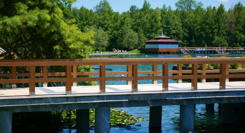 Ennek sok potyázó örülni fog: vége a büntetés-cumainak, szabadstrand lehet Hévízi-kifolyóból