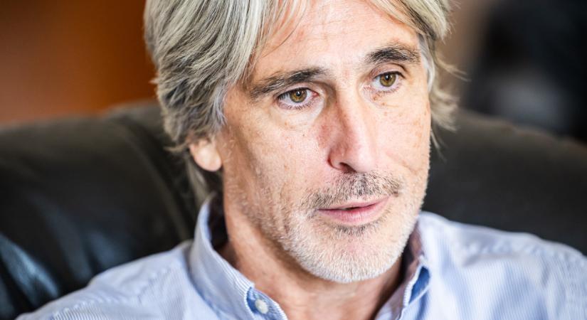 Három bankot is felvásárolt, most már a tőzsdére lépne a magyar közösségi bank