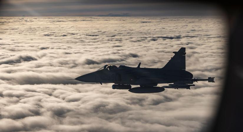 Akkora köd volt a kecskeméti reptéren, hogy Ferihegyen szállt le egy Gripen