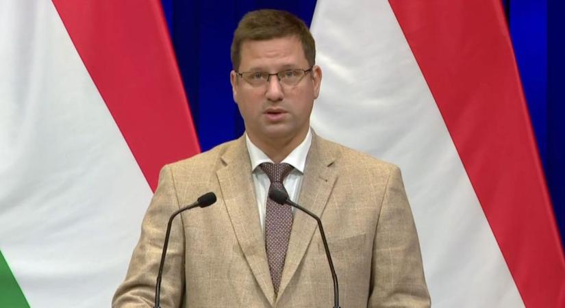 Amerikai szankciók: megint mást állít Gulyás, mint Orbán