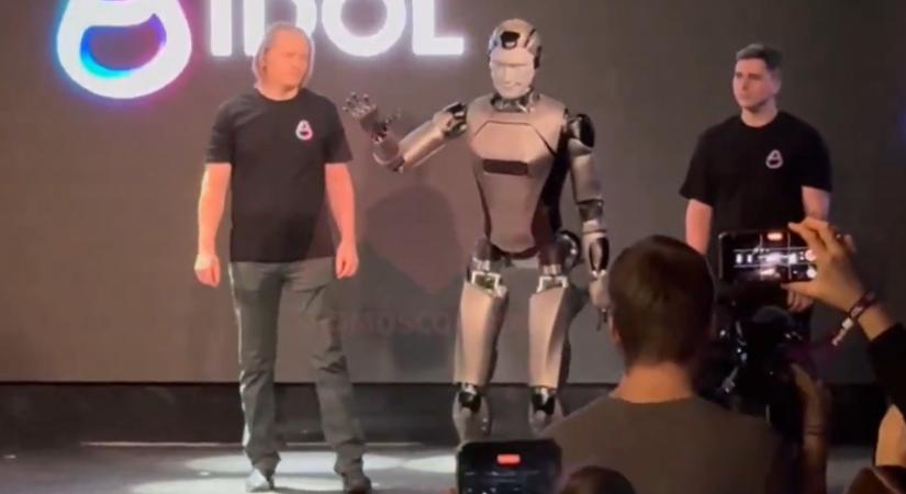 Látványosan elbukott Oroszország első MI-robotja