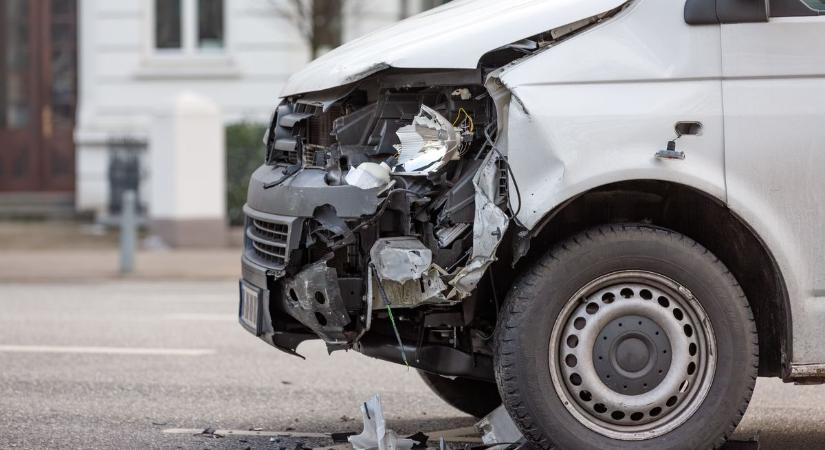 Baleset nehezíti a közlekedést Szegeden, több troli is érintett