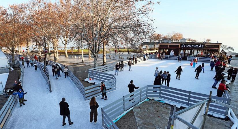 Sorra nyílnak a balatoni jégpályák – téli élmények a tó körül